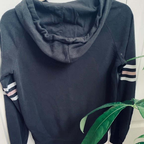 Hoodies Sweater - Picture 3 of 3